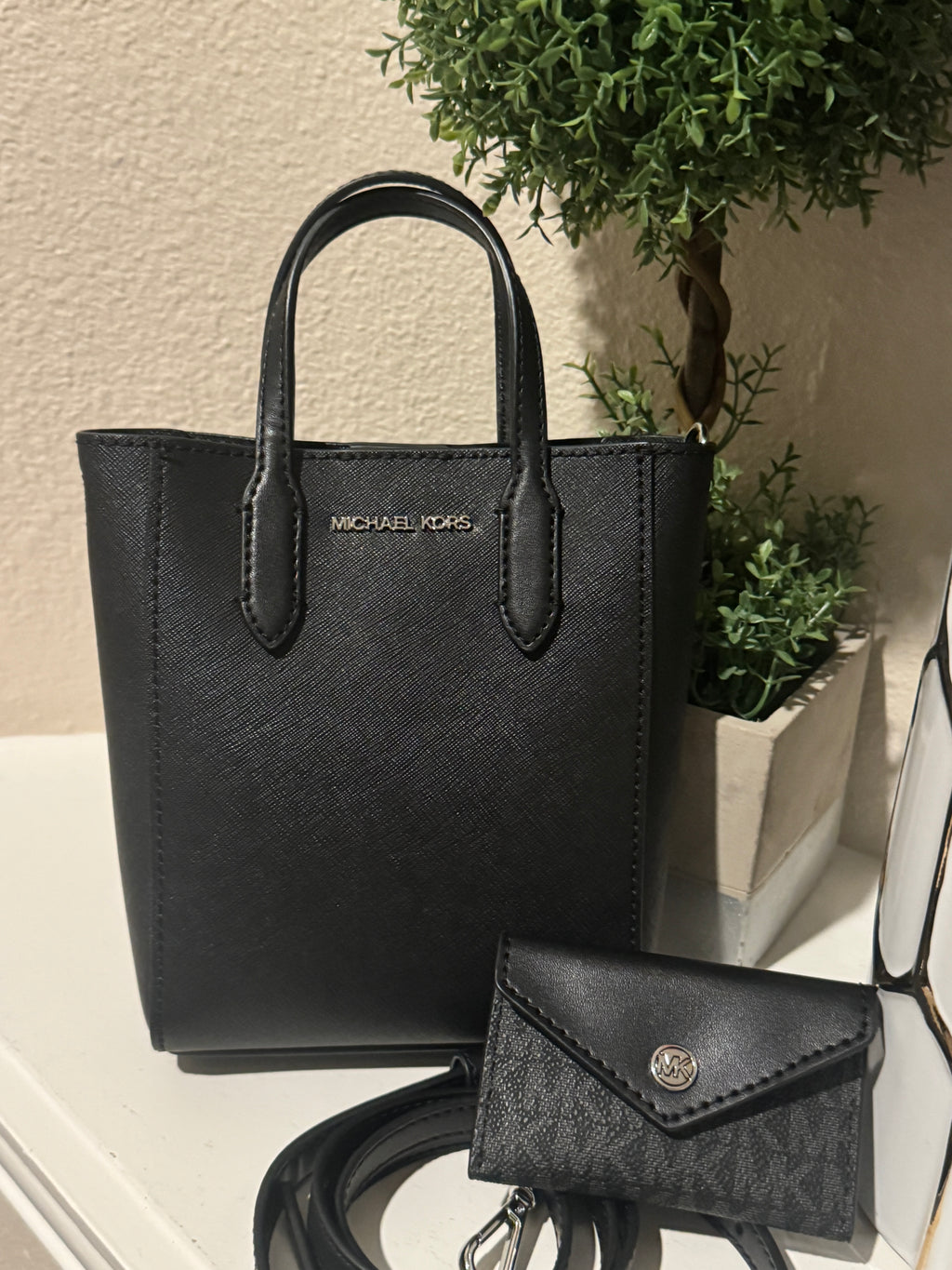 MICHAEL KORS 
Vincent Extra-Small Saffiano Leather Crossbody Bag With Card Case